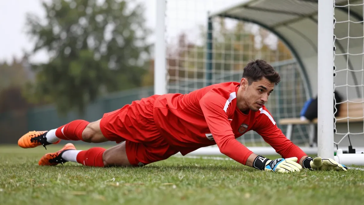Salford City have completed the signing of experienced goalkeeper Lee Burge, a two-time League Two promotion winner, on a...