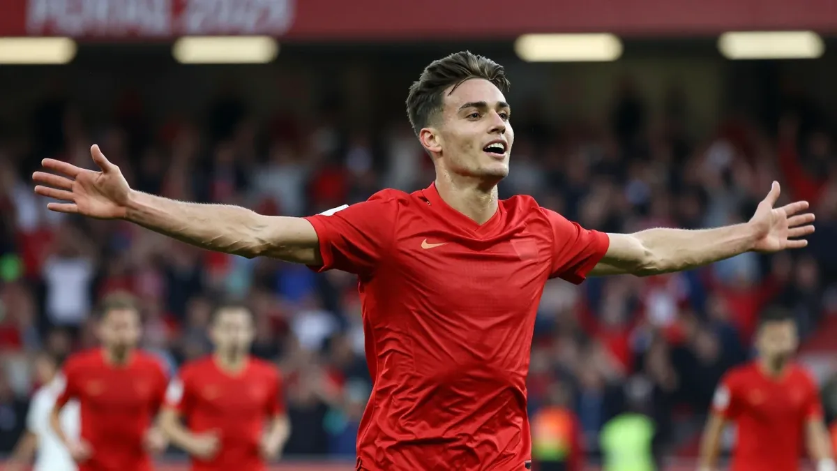 Salford City rallied to beat Newport County 2-1 with a last-gasp Kelly N'Mai goal, moving out of the relegation zone for...